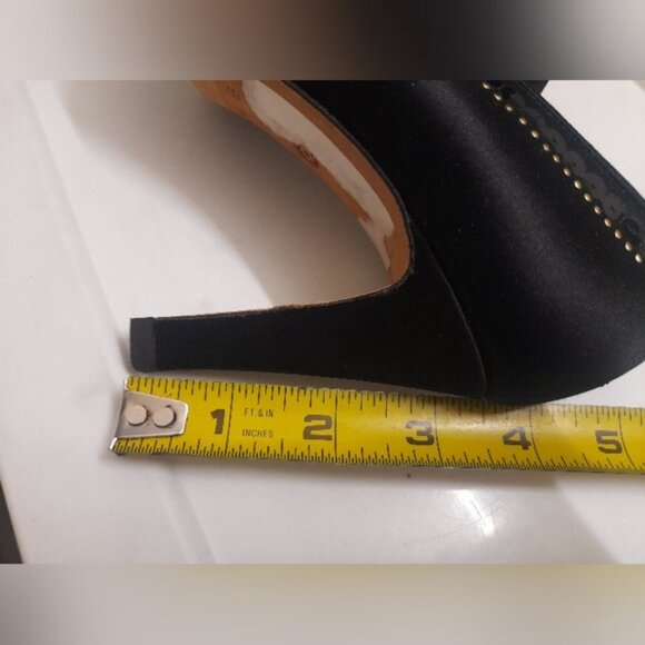 St. John Black Heels with Intricate Beadwork SZ 6B - Picture 8 of 11